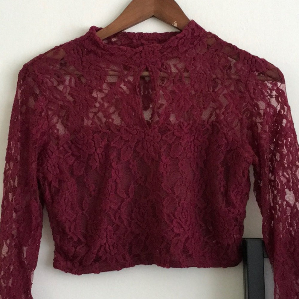 Lace long sleeve crop top